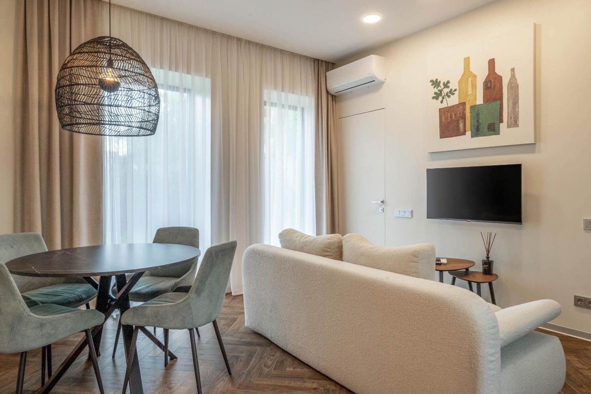 Green House Downtown Apartments With Private Free Parking And Bike Storage Klaipeda Exterior photo