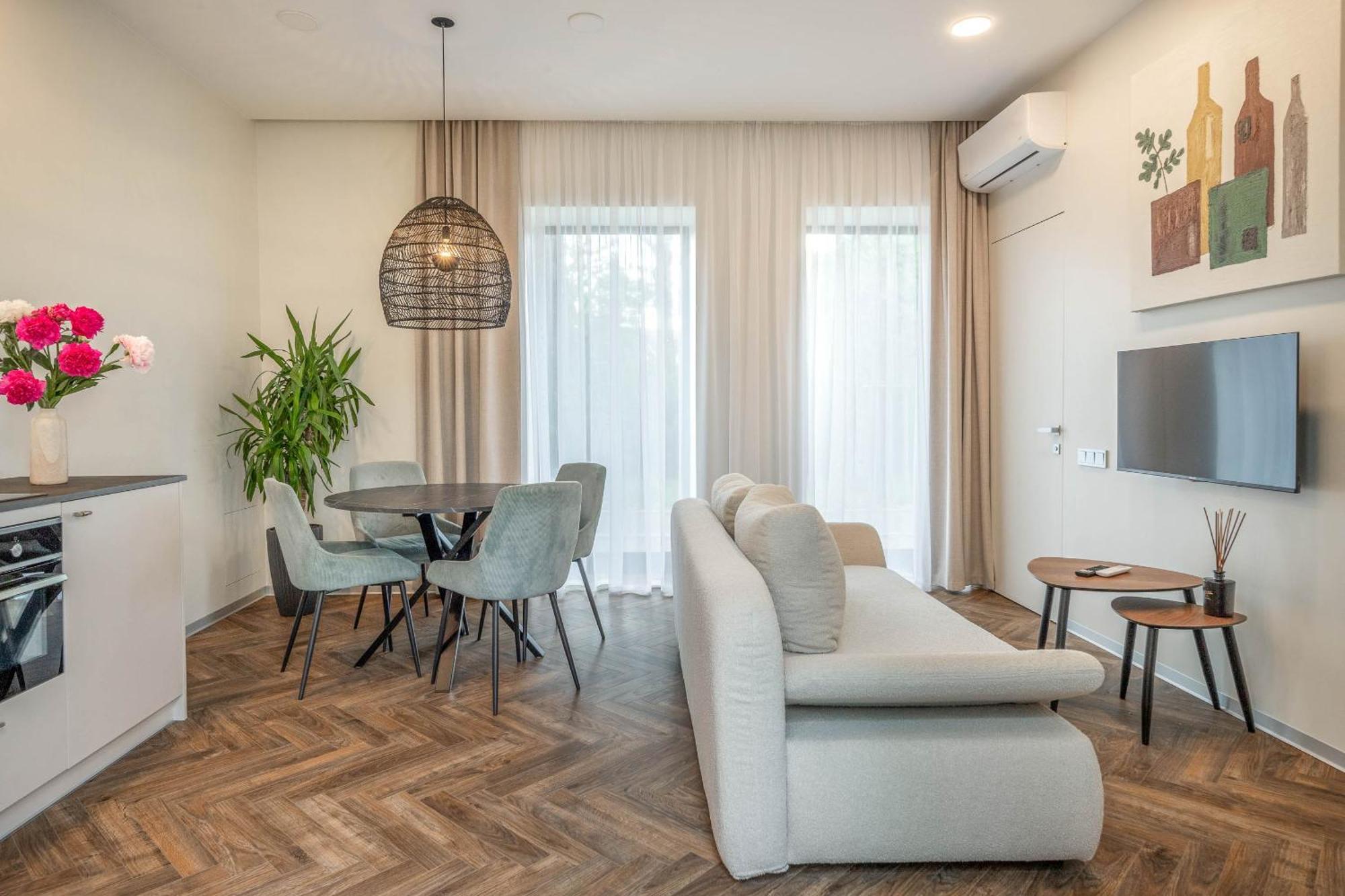 Green House Downtown Apartments With Private Free Parking And Bike Storage Klaipeda Exterior photo